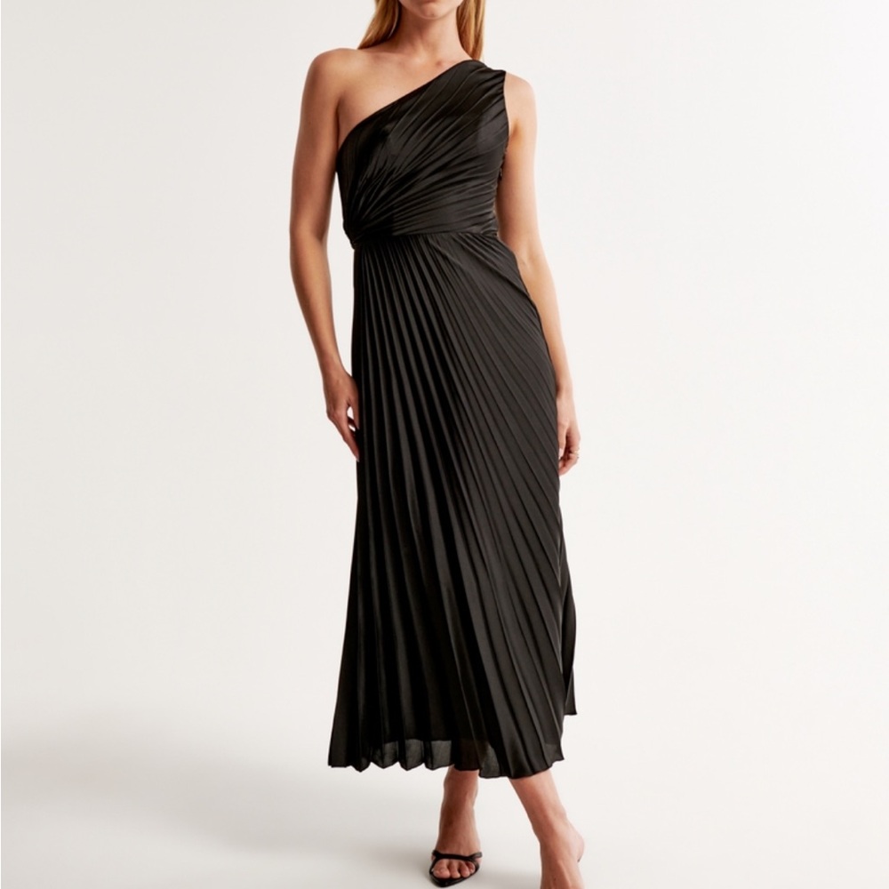 Abercrombie & Fitch One-Shoulder Black Pleated Midi Dress
